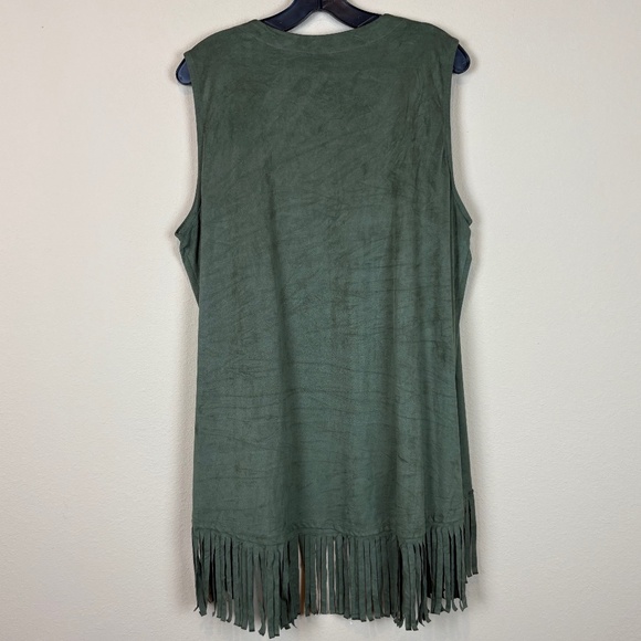Faith and Joy Green Faux Suede Sleeveless Open Front Cardigan with Fringe Hem - Picture 9 of 16
